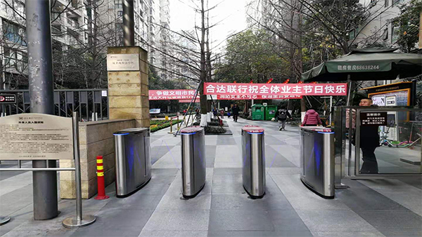 小區(qū)門(mén)禁閘機(jī)主要用哪些產(chǎn)品？翼閘？擺閘？全高閘還是三輥閘？